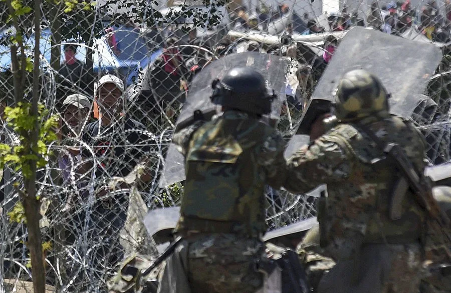 Мигранти щурмуваха Македония с камъни (ОБЗОР)