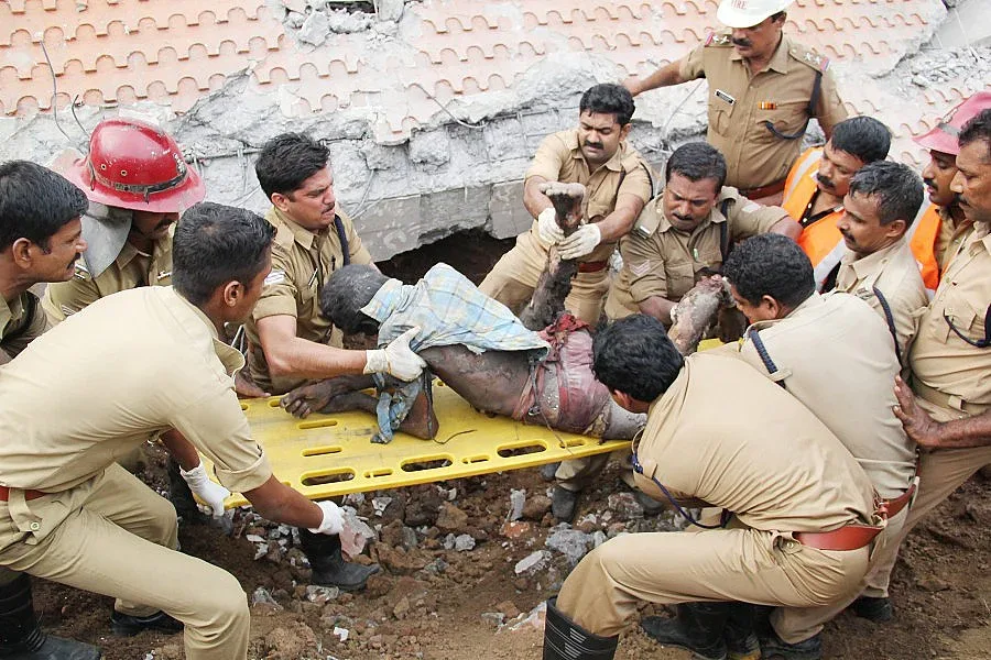 Пиратки убиха 100 индийци (ОБЗОР)