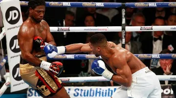 ВИДЕО: Джошуа нокаутира Мартин за титлата на IBF