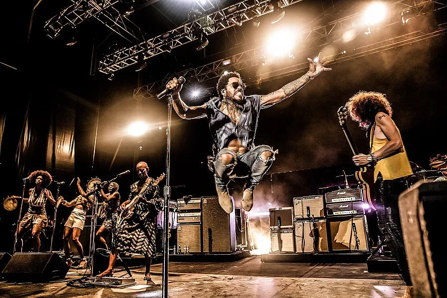 Матю Битон: Светът е пълен с фалшиви артисти   