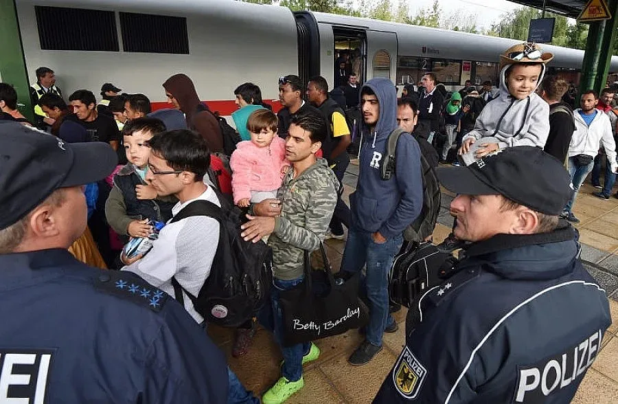 Гърция спря връщането на мигранти към Турция