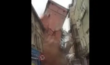 Пететажна сграда рухна в Истанбул (ВИДЕО)