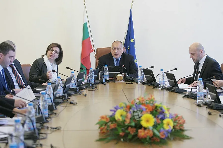 Премиер и министри защитиха Порожанов