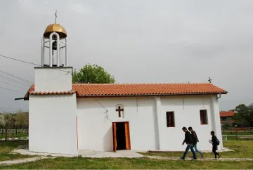 Възстановяват вековен храм за Великден