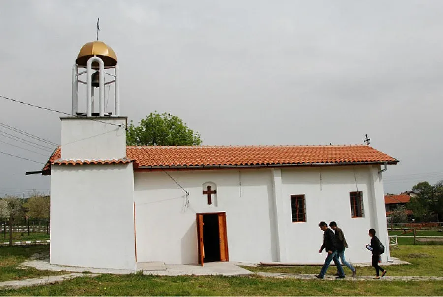 Възстановяват вековен храм за Великден