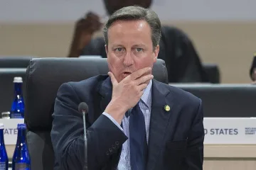 Камерън си призна за акциите в офшорки