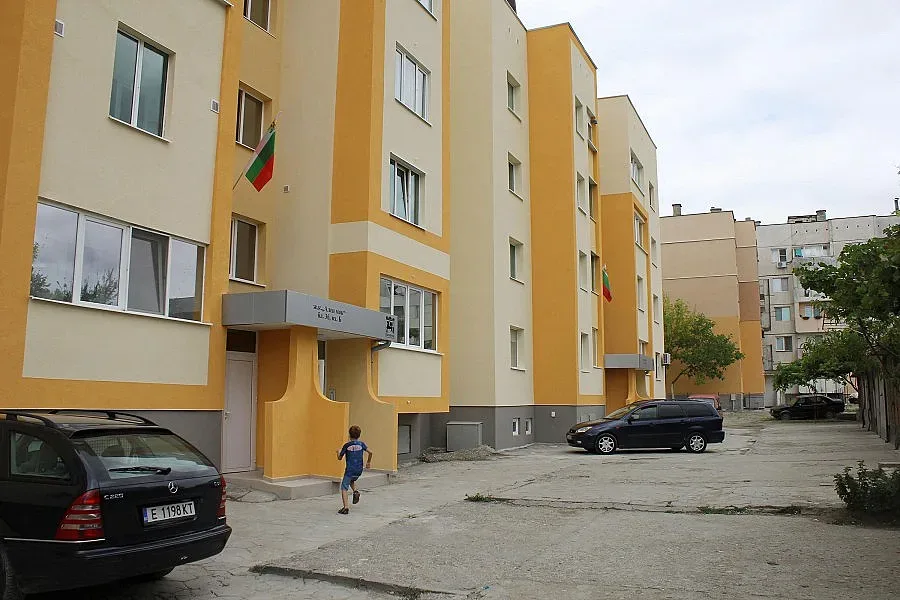 Санират ударно сгради в Благоевград