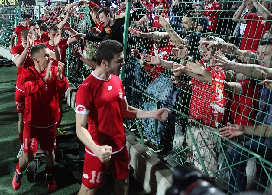 Роми със сопи причакаха ЦСКА (ОБЗОР)