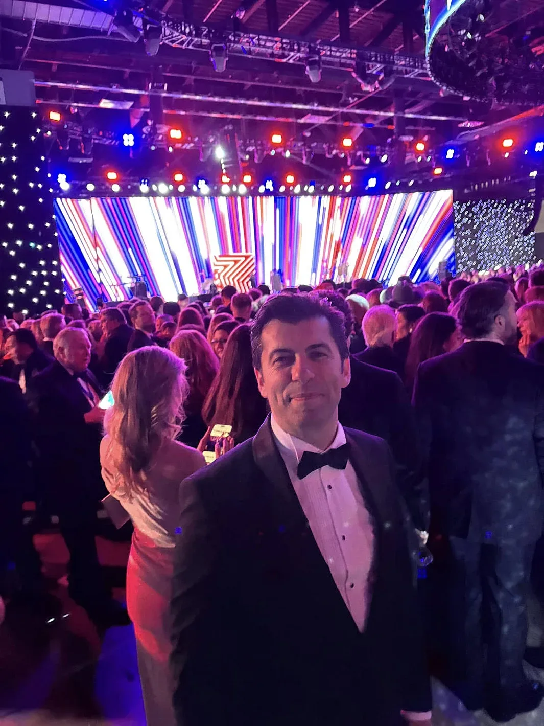 Кики пак стана за резил. Издаде се, че няма покана за клетвата на Тръмп