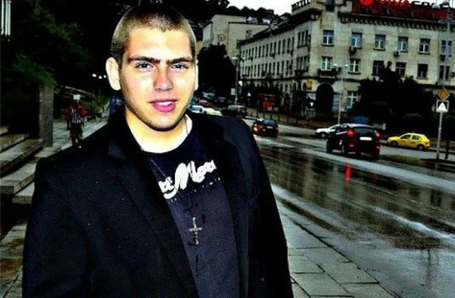 Помогнете на Ники в борбата с рака