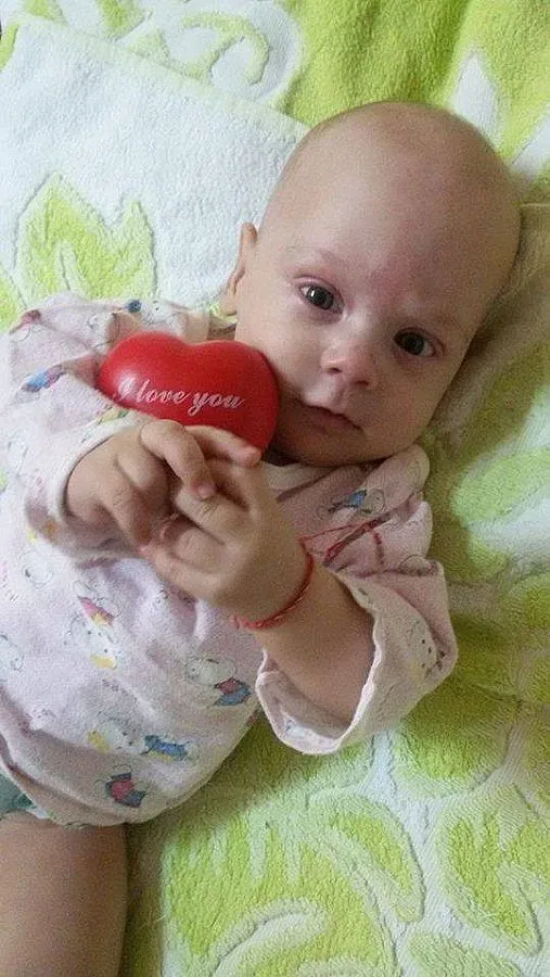 Зов за помощ: Бебе се бори с рака