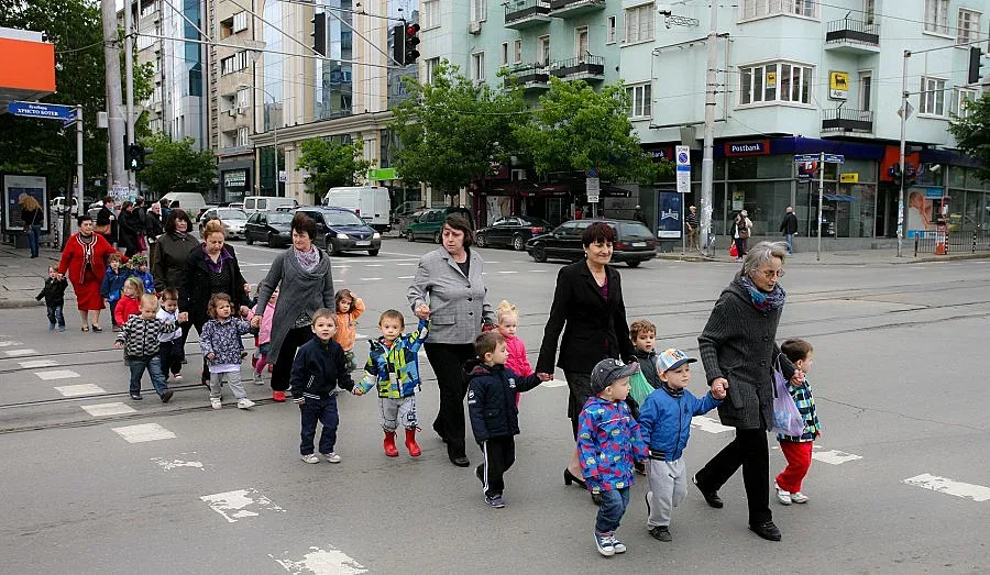 Броколи и кюфтета на пара в яслите