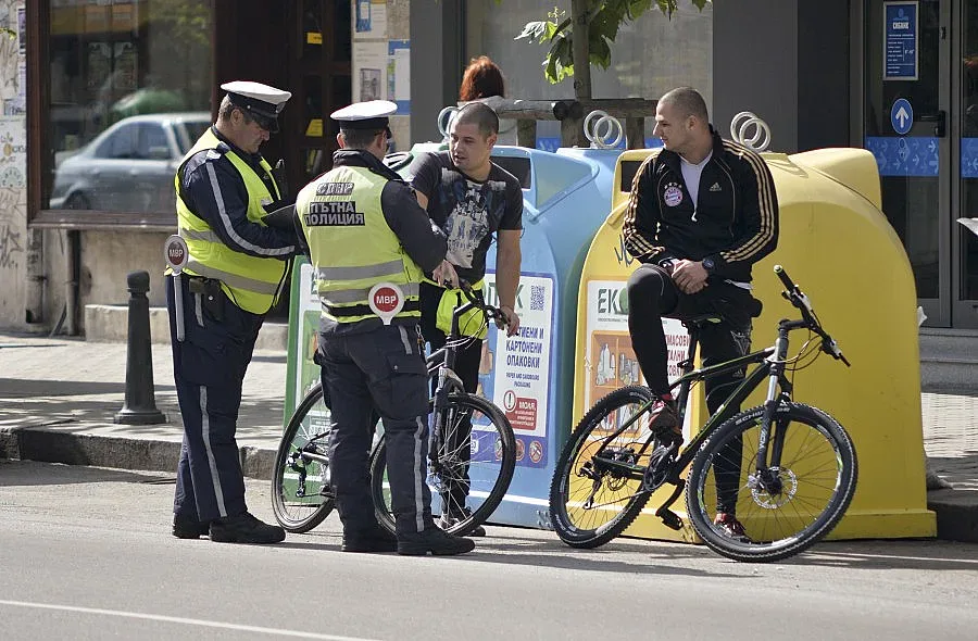 Пуснаха стикер "Без бухалка" в автомобила