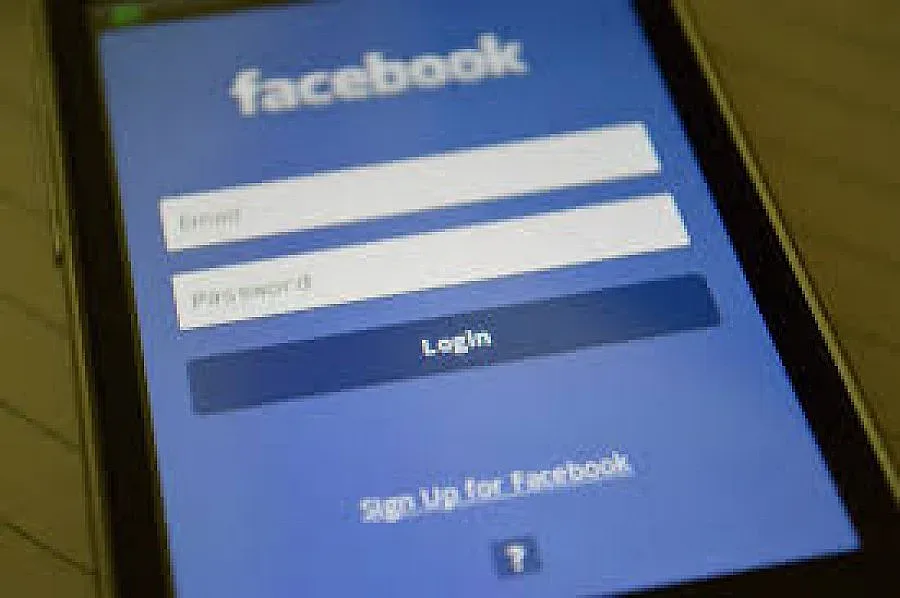 Говорещ Фейсбук за 300 милиона незрящи потребители