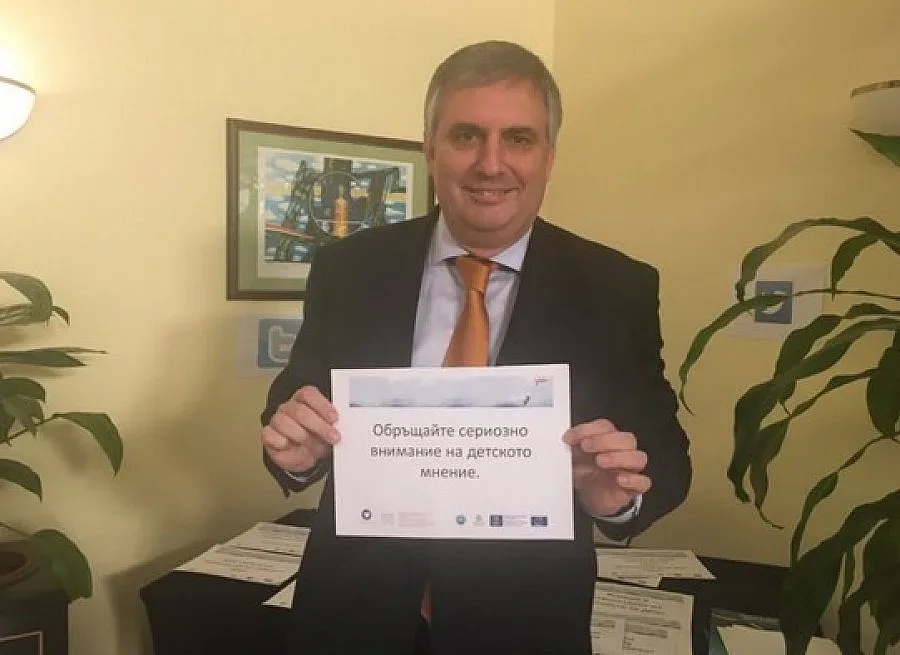 Калфин: Обръщайте внимание на детското мнение