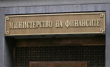Дават оръжие на данъчни полицаи