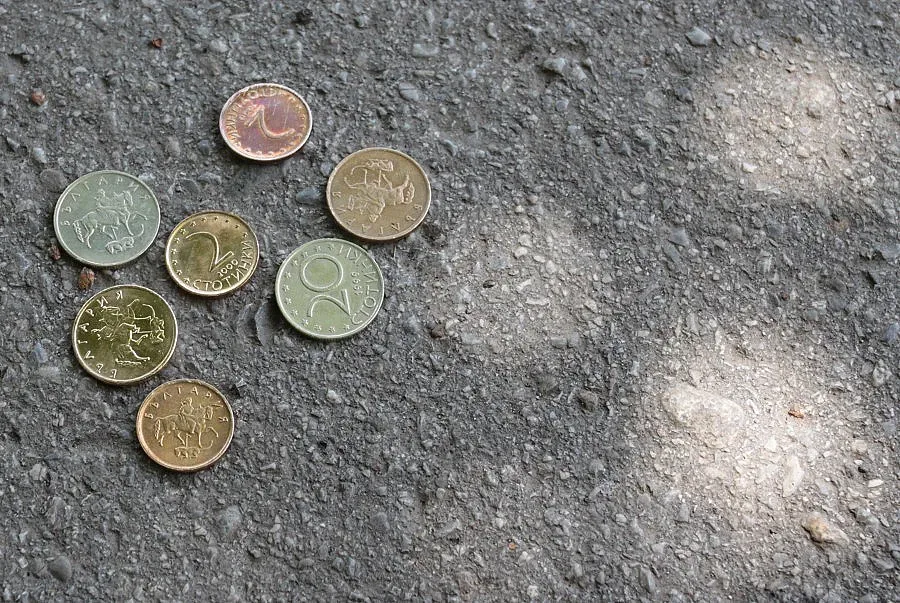 Тийнейджър глътна 1,60 лева на монети