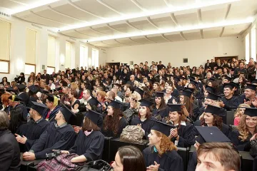 Нашите студенти не търсят работа, бизнесът търси тях