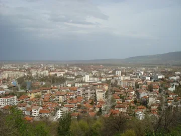 Закриват две училища в Монтана