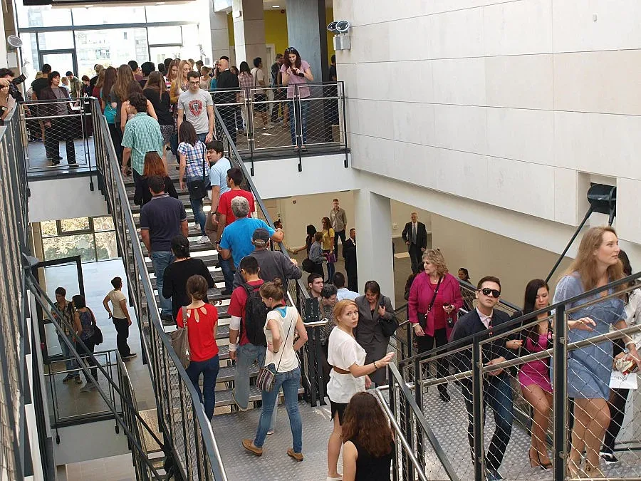 „Google" и „Coca-Cola" търсят кадри в АУБ