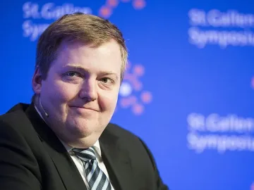 Искат оставката на исландския премиер (ВИДЕО)
