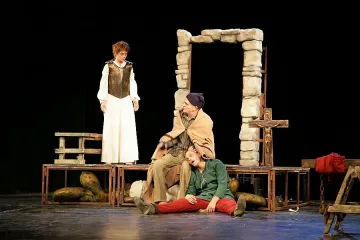 Стефан Цанев в Сатирата