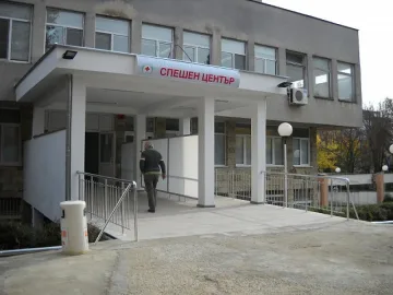 Момчета спасиха британец със сгъваем стол