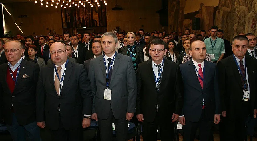 Млада гвардия застана зад Доган (ОБЗОР)