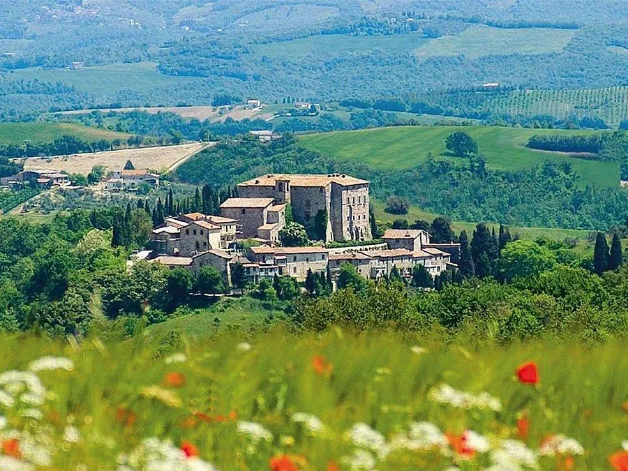 Продават замък и сeло край Рим за $8,3 млн.