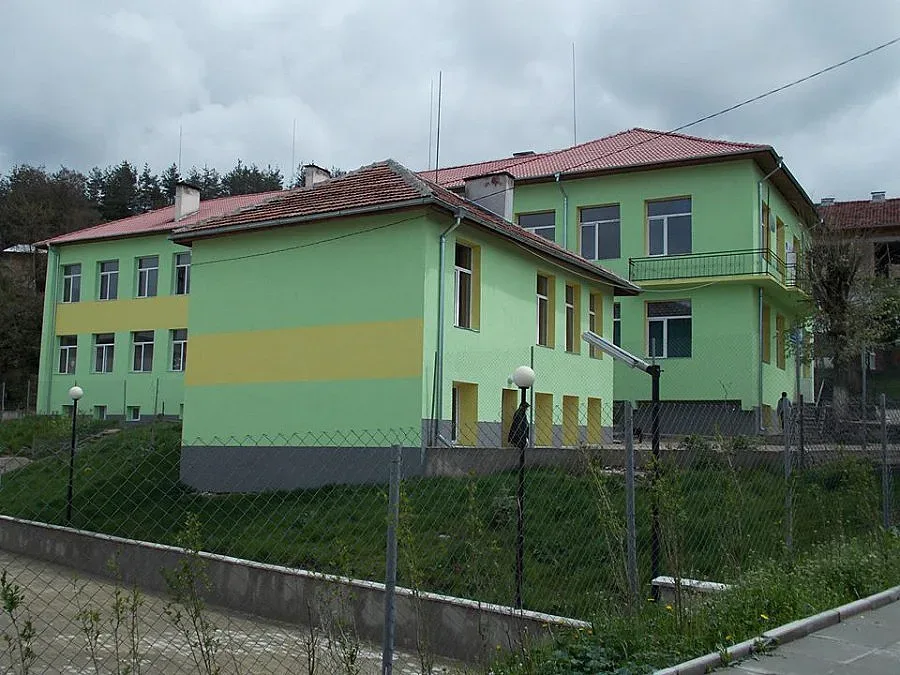 Училищна касиерка се жалва от тормоз