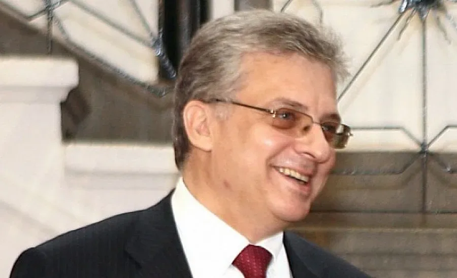 Съпругът на Бокова ще ни представлява в Европейската банка