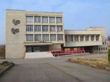 Бизнес център отваря врати в училище