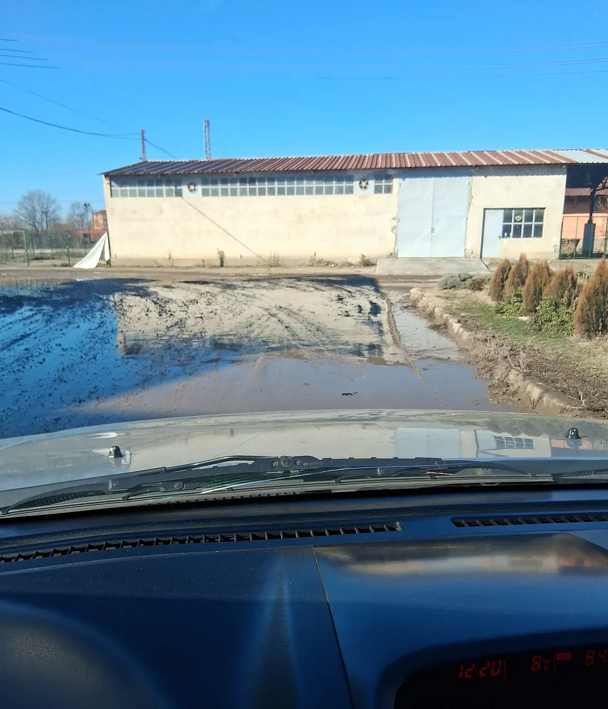 Незаконна площадка за горене на кабели обгази с черен дим край Стара Загора