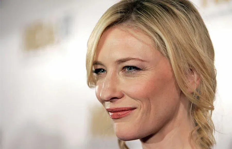 Кейт Бланшет порозовя