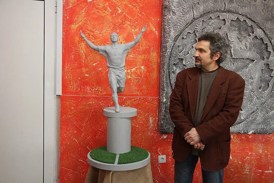 Статуята на Стоичков кацна на "Армията"