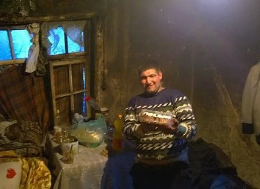 Ремонтират къща на беден младеж