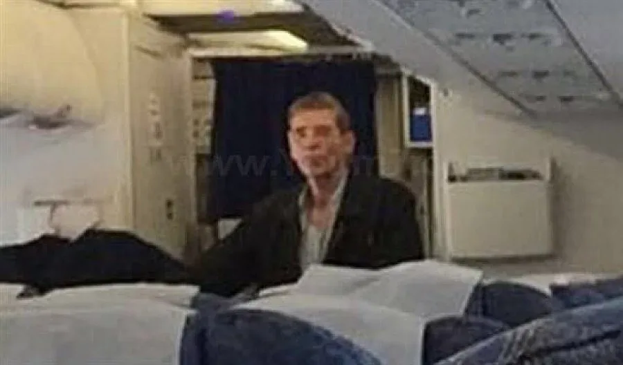 Самолетът похитен от любовна драма