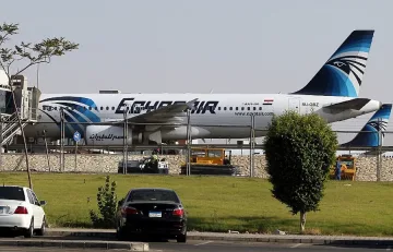 Отвлякоха самолет на Egypt Air 
