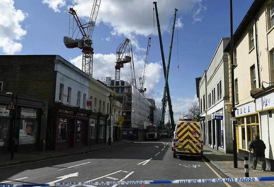 Мощна буря отмени 150 полета в Лондон