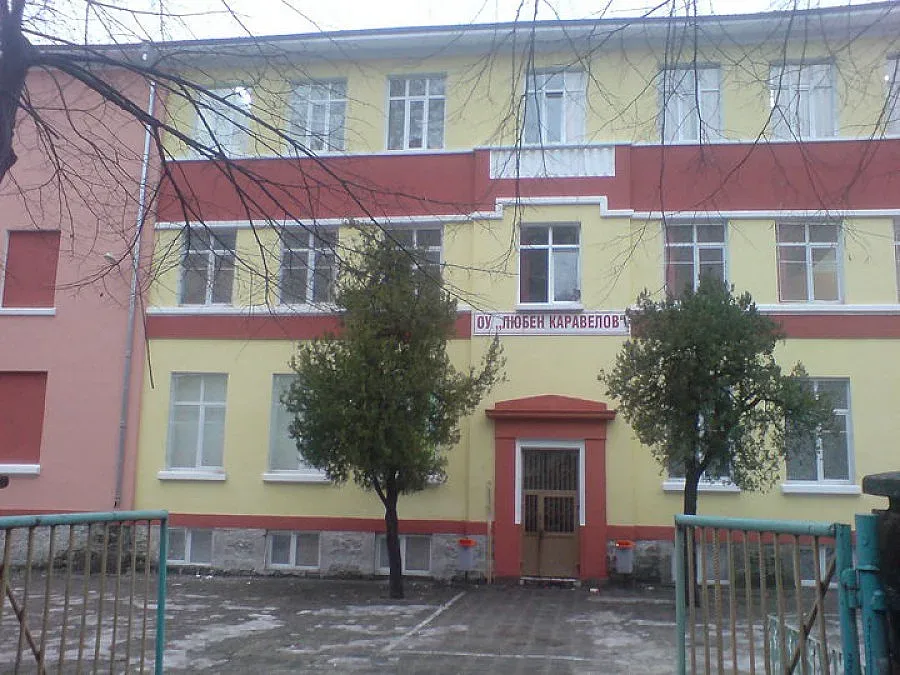 Откриха човешки останки в двора на училище