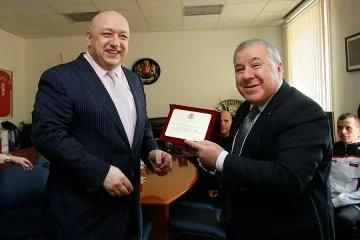 Кралев награди шампионите от Световното по муай тай 
