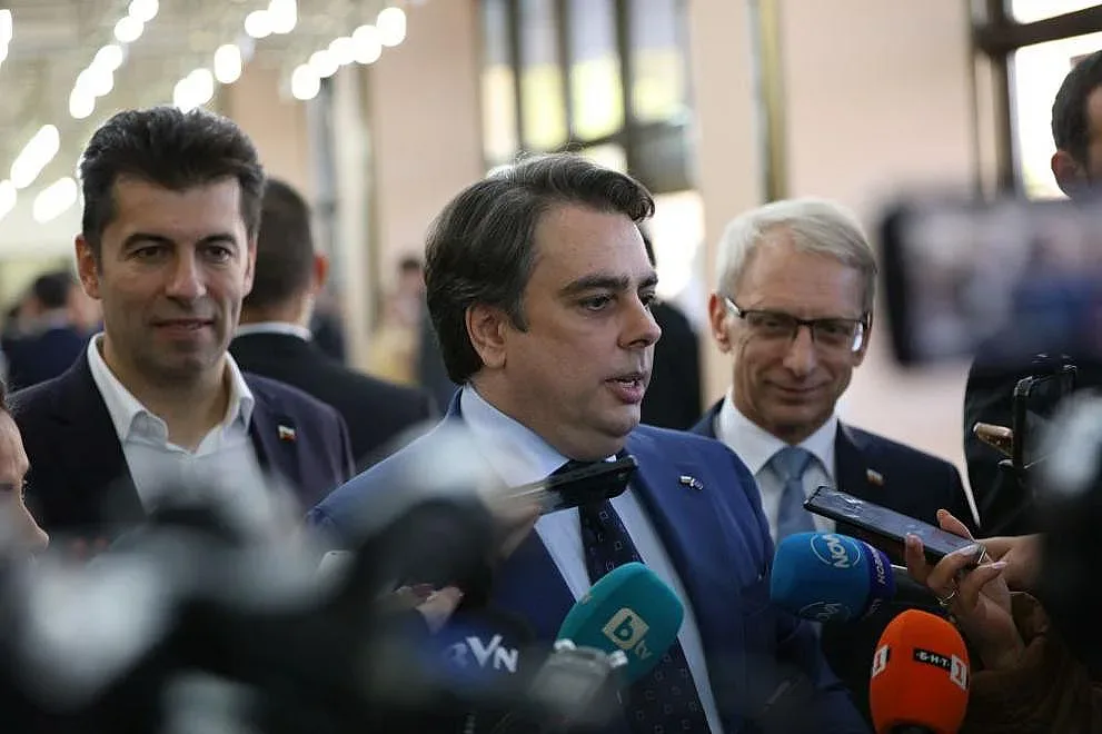 Психолог: Светата Троица на "Промяната" е токсична! Привижда им се Пеевски