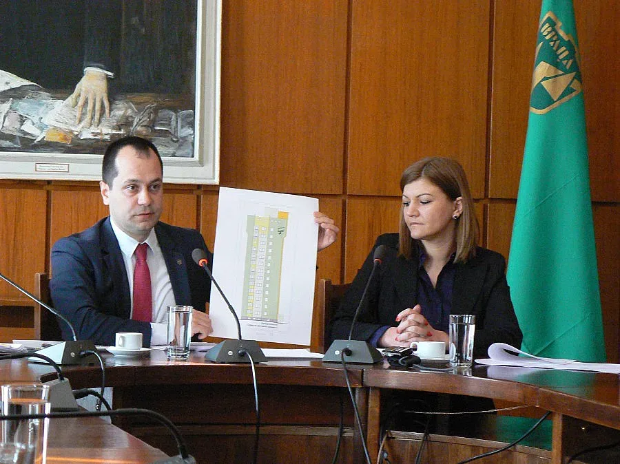  Санират блок с герба на Враца 