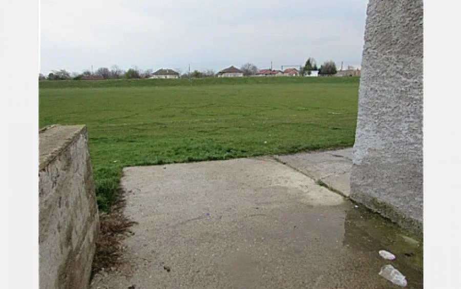 Фенове и футболисти пребиха съдия