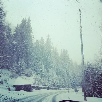 Мартенски сняг натрупа в Смолянско