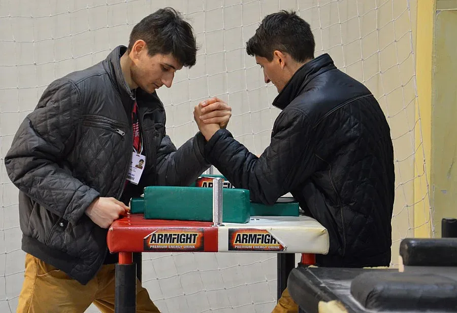 Над 300 мъже и жени показват мускули в Благоевград