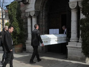 Изпратиха Чернев в бял ковчег