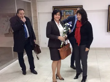 Нинова отваря "Позитано" за жени