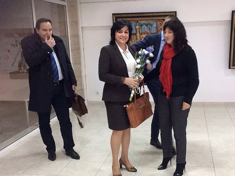 Нинова отваря "Позитано" за жени