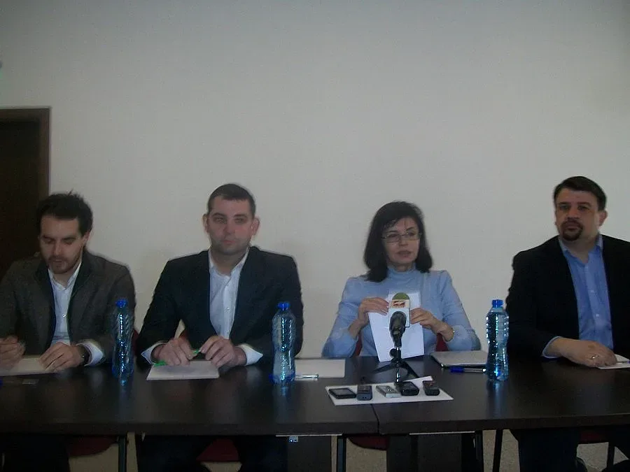 Кунева против оградата на границата с Гърция